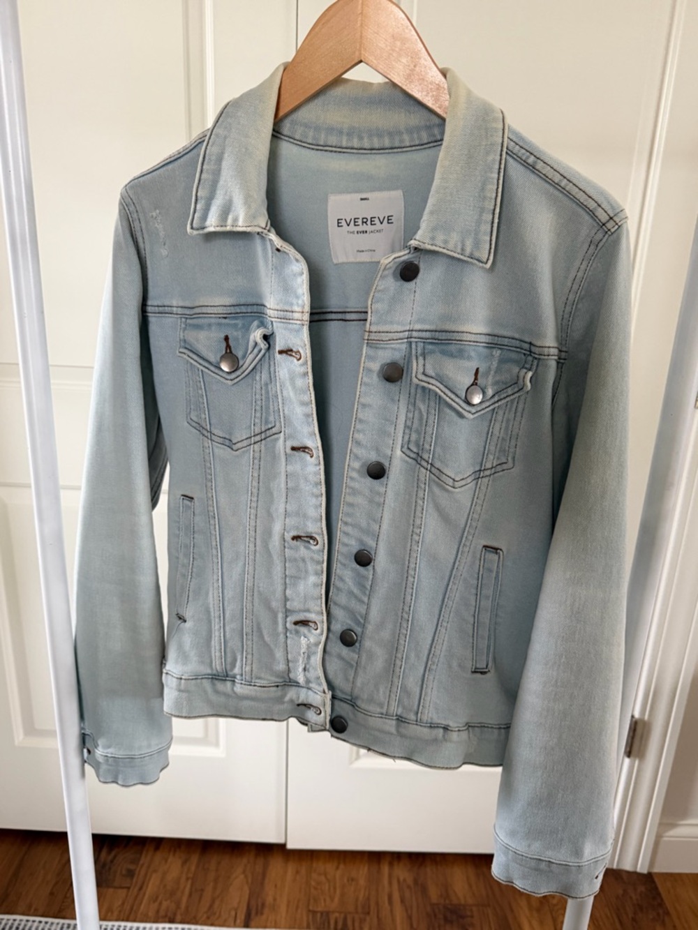 Evereve Light Wash Denim Jacket in Pale Blue